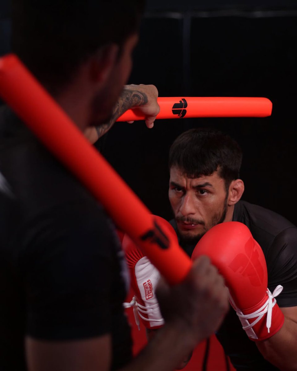 fightersecuador's tweet photo. 🔥 Listos para el ring. Hechos para la gloria.

Los Guantes Fighter Pro – Rojo/Blanco están diseñados para competencia real:

✅ Cuero premium
✅ Ajuste ergonómico que se siente como una extensión de tu mano
✅ Comodidad, protección y rendimiento de alto nivel

💥 Disponibles en 10 oz
🎯 Para quienes entrenan con mentalidad de campeón

📦 Entregas rápidas a todo el país 🇪🇨
📍 Showroom en Cuenca: Av. Ricardo Durán, diagonal al coliseo del colegio Borja
📲 WhatsApp: +593 98 453 9242
📩 Email: https://t.co/dbZ7Qt5hYs.ecuador@gmail.com
🌐 Compra fácil aquí: https://t.co/frjxuu0AVA

🔥 LIFE IS A FIGHT – ENTRENA CON ORGULLO 🔥

#FighterPro #BoxeoDeCompetencia #GuantesProfesionales #FightersEcuador #MMAEcuador #BoxingGear #EquipamientoDeCampeones #EntrenaConFighter