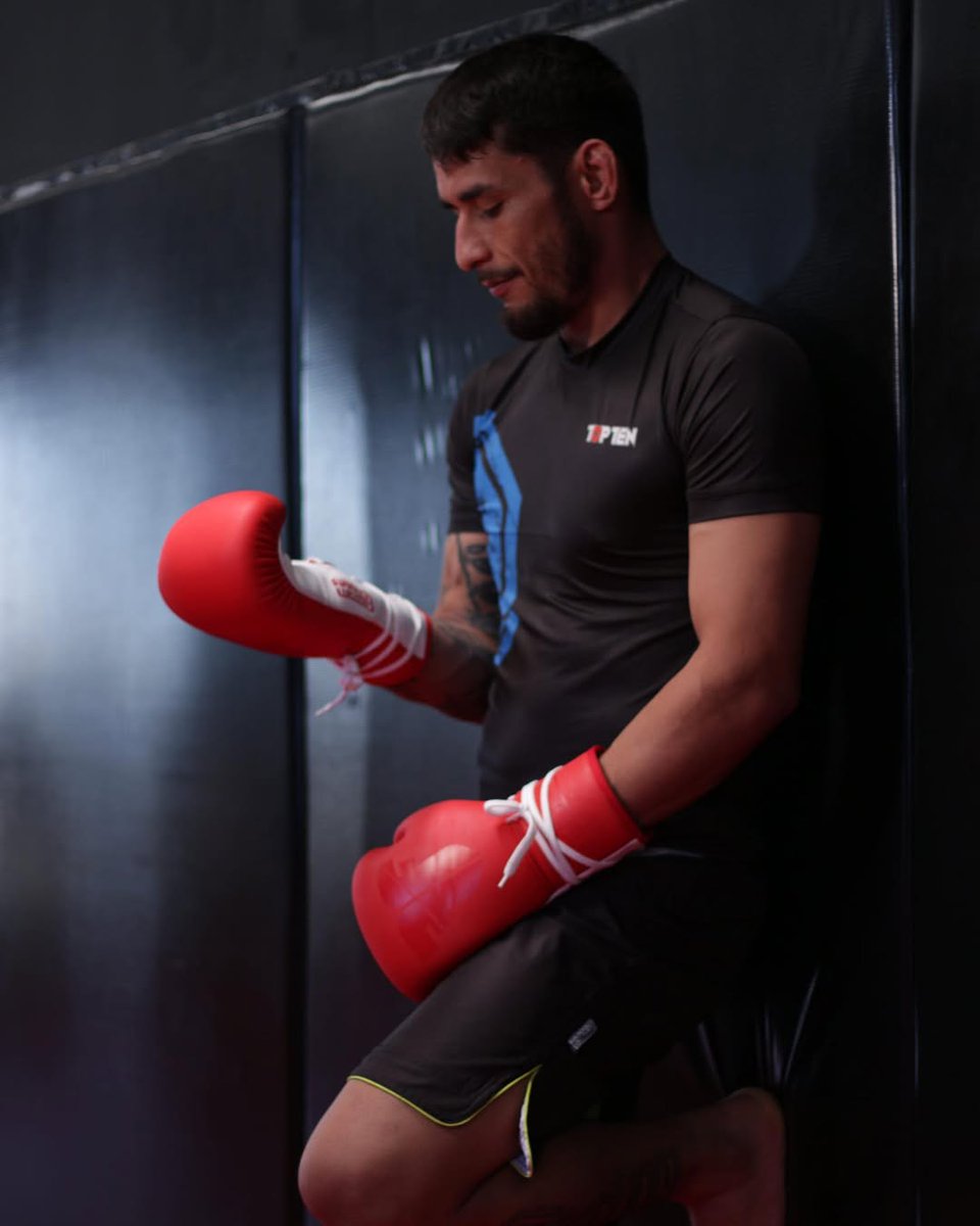 fightersecuador's tweet photo. 🔥 Listos para el ring. Hechos para la gloria.

Los Guantes Fighter Pro – Rojo/Blanco están diseñados para competencia real:

✅ Cuero premium
✅ Ajuste ergonómico que se siente como una extensión de tu mano
✅ Comodidad, protección y rendimiento de alto nivel

💥 Disponibles en 10 oz
🎯 Para quienes entrenan con mentalidad de campeón

📦 Entregas rápidas a todo el país 🇪🇨
📍 Showroom en Cuenca: Av. Ricardo Durán, diagonal al coliseo del colegio Borja
📲 WhatsApp: +593 98 453 9242
📩 Email: https://t.co/dbZ7Qt5hYs.ecuador@gmail.com
🌐 Compra fácil aquí: https://t.co/frjxuu0AVA

🔥 LIFE IS A FIGHT – ENTRENA CON ORGULLO 🔥

#FighterPro #BoxeoDeCompetencia #GuantesProfesionales #FightersEcuador #MMAEcuador #BoxingGear #EquipamientoDeCampeones #EntrenaConFighter