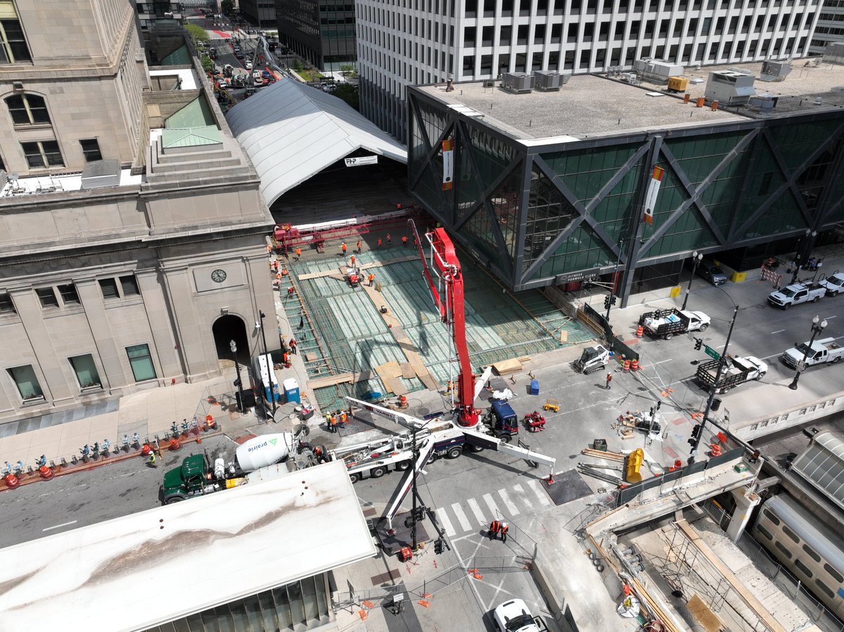 It was a busy weekend on Canal Street! Crews successfully completed a concrete bridge deck pour between Jackson and Adams, part of our project to reconstruct the Canal Street viaducts adjacent to and above Union Station.
 
Thanks to all the partners and crews who made it happen!
