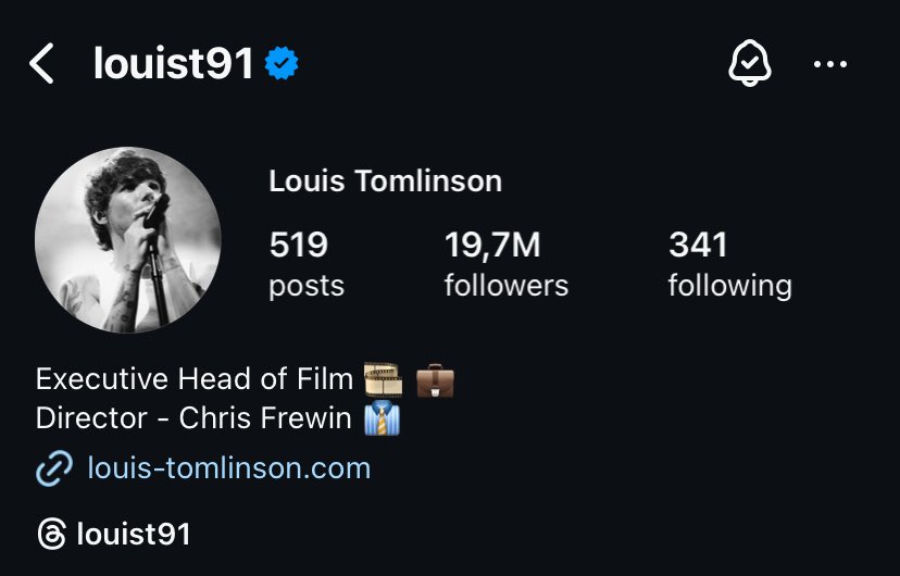 TLouiesPresent's tweet photo. 📲| Louis Tomlinson cambió su descripción de Instagram 

“Executive Head of Film 🎞️💼
Director - Chris Frewin 👔” https://t.co/Joz2aM5mVv