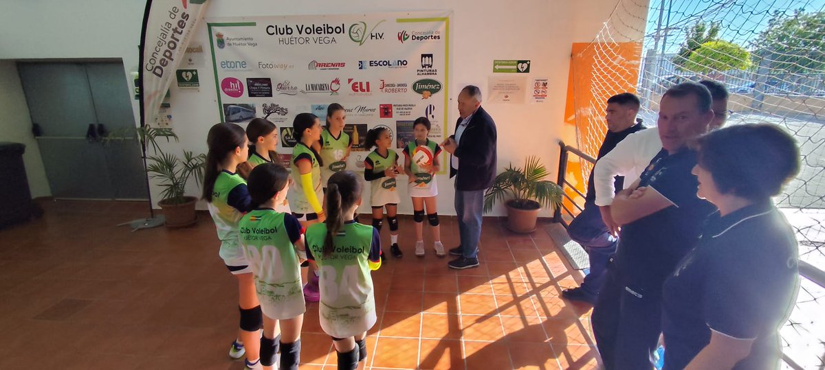 Hoy hemos recibido la visita del Sr. Alcalde Mario del Paso quien ha felicitado a nuestros equipos alevines,fem. y masc. por su clasificación para el Cadeba y les ha deseado mucha suerte. Se disputará el próximo fin de semana, 16,17 y 18 de mayo en Huétor Vega y Armilla.