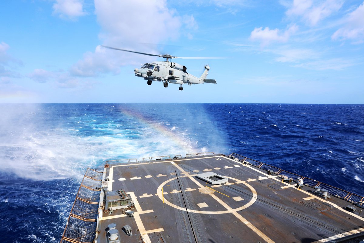 🚁 All eyes on the horizon. An MH-60R Sea Hawk from HSM-74 lifts off USS Gravely (DDG 107) during maritime ops in the Gulf of America. <a href="/USNavy/">U.S. Navy</a> and @UScoastguard are deployed under USNORTHCOM to stop illegal activity at sea and secure our borders.
#SouthernBorder #bordersecurity