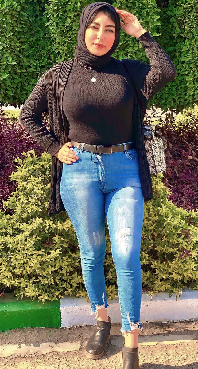 لما المسلمه تلبس كدا امال المسيحية تلبس اى تمشى ملط يعنى