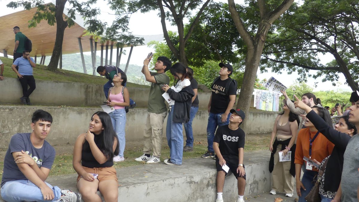 ZeebraDesigns's tweet image. Migratory Bird Day event - (Parque las Vegas/Portoviejo/Ecuador)
Remember to 'Look up!' - and down...
@PortoviejoGAD,@enviroamericas,@WMBD