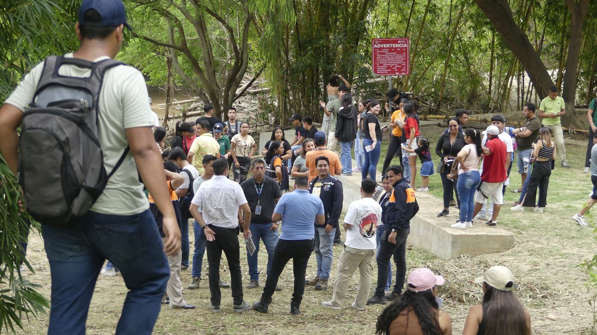 ZeebraDesigns's tweet image. It is not what one has planned for the day, but what the day has planned for you! We learned that last Friday at the Migratory Bird Day birding event at Parque las Vegas/Portoviejo/Ecuador! Sha-zam! @PortoviejoGAD @enviroamericas @WMBD