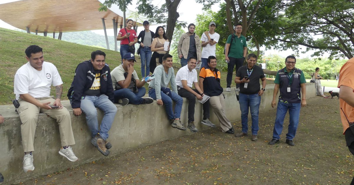 ZeebraDesigns's tweet image. It is not what one has planned for the day, but what the day has planned for you! We learned that last Friday at the Migratory Bird Day birding event at Parque las Vegas/Portoviejo/Ecuador! Sha-zam! @PortoviejoGAD @enviroamericas @WMBD