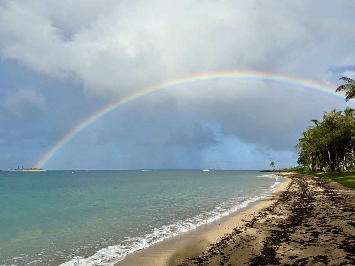 Nouméa se réveille avec un bel arc-en-ciel 🌈 ce matin. J’y vois le signe qu’une Calédonie de toutes les couleurs est toujours là et sera toujours là. Nous sommes nombreux à croire et mettre notre pierre à l’édifice d’un vivre ensemble, en paix 🕊️Courage à toutes et tous.