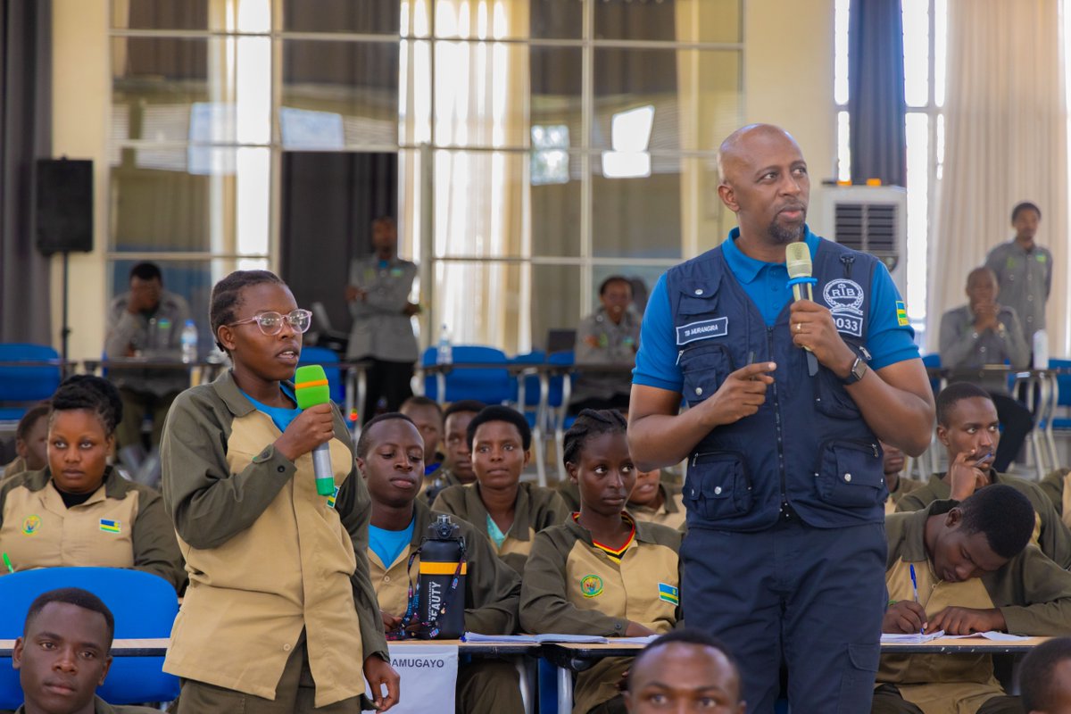 Umuvugizi wa <a href="/RIB_Rw/">Rwanda Investigation Bureau</a> yaganirije Intore za RISA zitorezwa i Nkumba mu cyiciro cy'#IndashyikirwaIV ku ikoreshwa ry’imbuga nkoranyambaga.Yagarutse ku byiza n’ingaruka z’imikoreshereze mibi yazo, abasaba gushishoza no kugira imyitwarire iboneye birinda ibyaha bikorerwa kuri izo mbuga