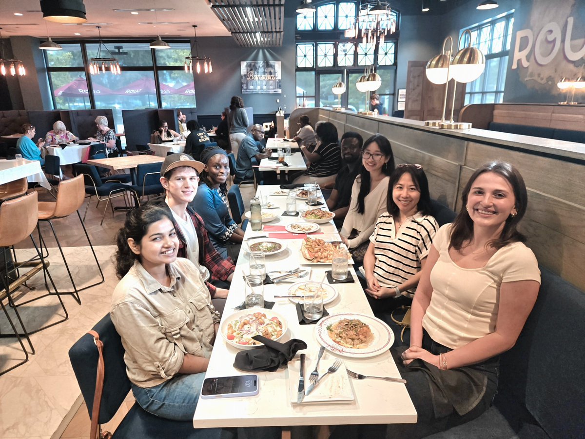 seyeon_chung's tweet image. End of semester lab lunch. It feels like each semester goes by more quickly every year!