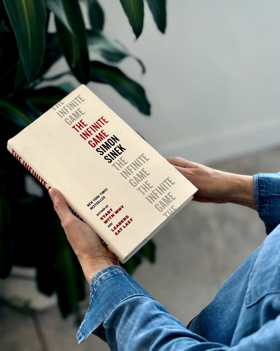 MOTIVATION MONDAY 🥊 This week's read is brought to you by Kyra

📖 The Infinite Game
One of my favourite authors!
"Leadership is not a license to do less. Leadership is a responsibility to do more." - Simon Sinek