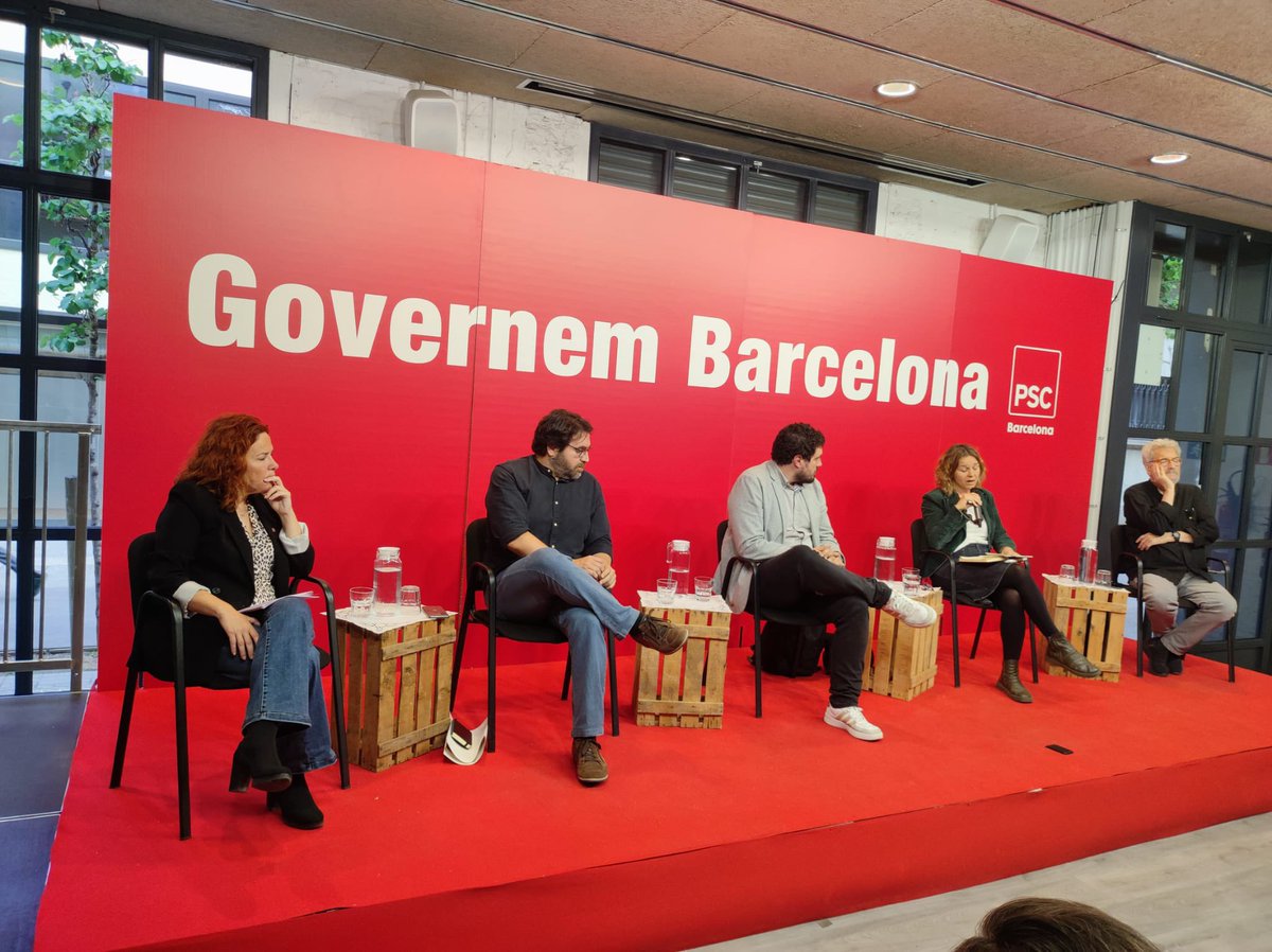 Avui hem participat a l’acte d’homenatge de les víctimes de l’exili organitzat per <a href="/M_Socialista/">Memòria Socialista</a> 
Un acte emotiu i de justícia per recordar a totes aquelles persones que van haver de deixar la seva terra per continuar vivint. En la nostra memòria sempre.