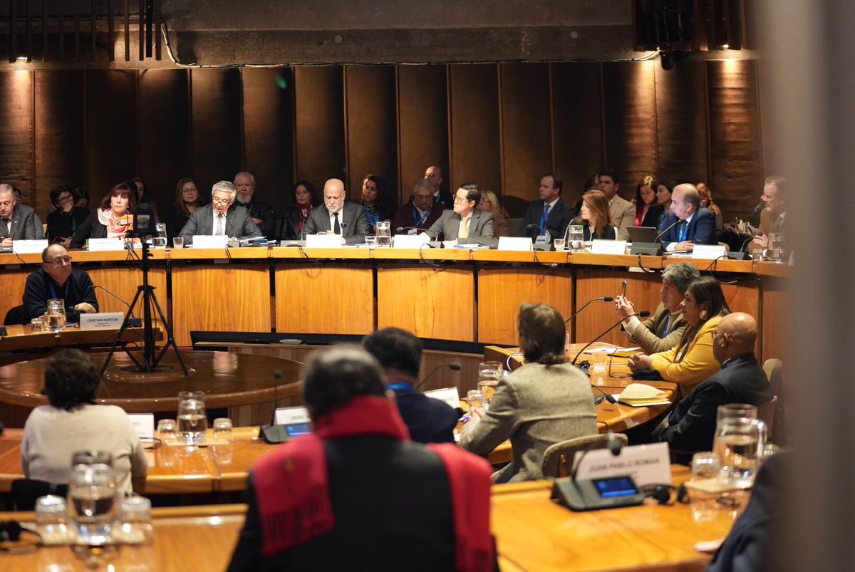 cepal_onu's tweet photo. 🔹AHORA EN LA #CEPAL🔹
@JMBenavente, Vicepresidente de @Corfo de 🇨🇱, Graciela Fernández @FernandezGCoop, Presidenta de @inacoop de 🇺🇾, Rodrigo Silva Iñiguez, Presidente del Instituto Nacional de Asociatividad y Cooperativismo (INAC) de 🇨🇱, y José Alves de Sousa Neto, Presidente de @CoopAmericas, intervienen en sesión de clausura de encuentro regional sobre #cooperativas.
🔴https://t.co/hzj1VDw9Kx