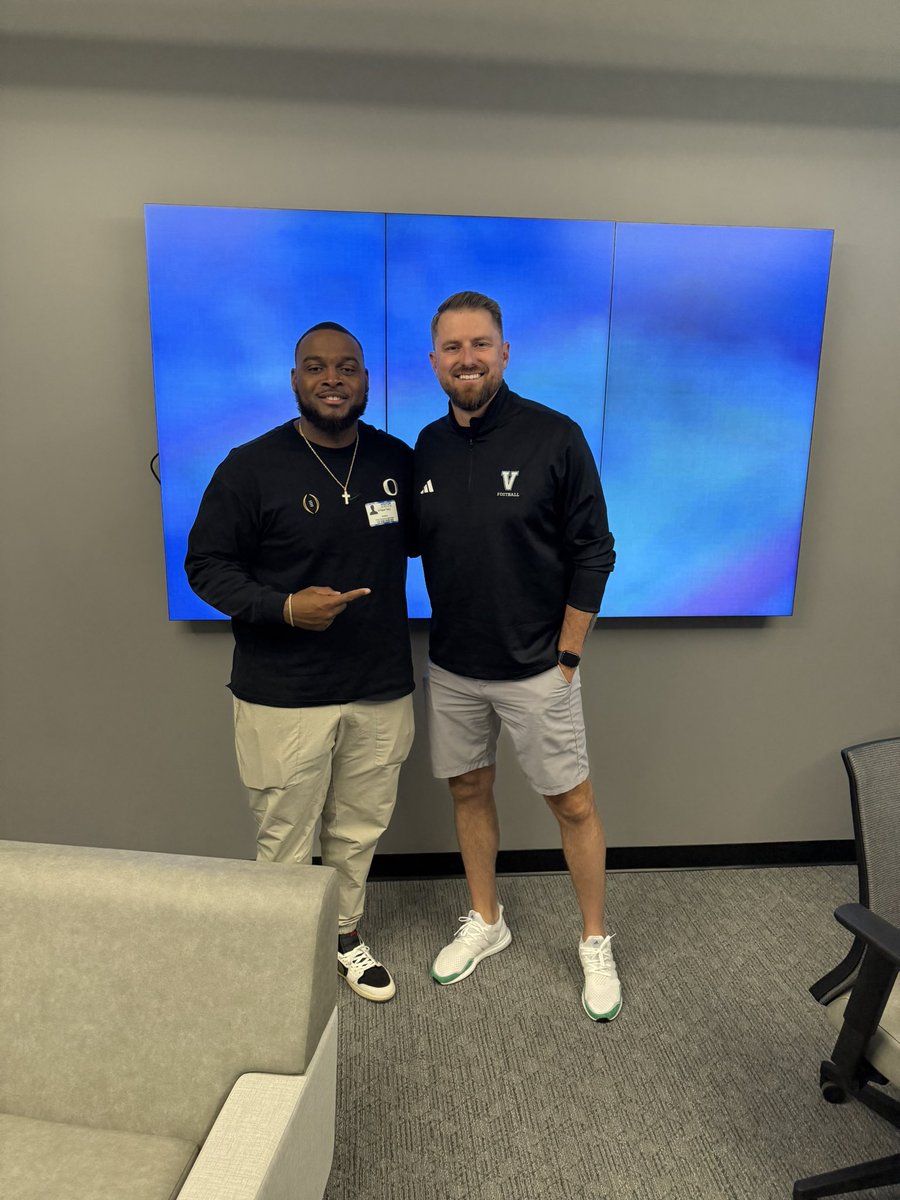 Coach Mike Sanford (@coach_sanford2) on Twitter photo Great having an <a href="/oregonfootball/">Oregon Football</a> 🦆 in the building today!
My guy <a href="/105CoachTerry/">A'lique Terry</a> dropped “Coacher” on me and it was a wrap! Brotherhood was felt, big time!
Feel me, <a href="/junioradams13/">Junior Adams</a>?!
#GoDucks Great having an <a href="/oregonfootball/">Oregon Football</a> 🦆 in the building today!
My guy <a href="/105CoachTerry/">A'lique Terry</a> dropped “Coacher” on me and it was a wrap! Brotherhood was felt, big time!
Feel me, <a href="/junioradams13/">Junior Adams</a>?!
#GoDucks