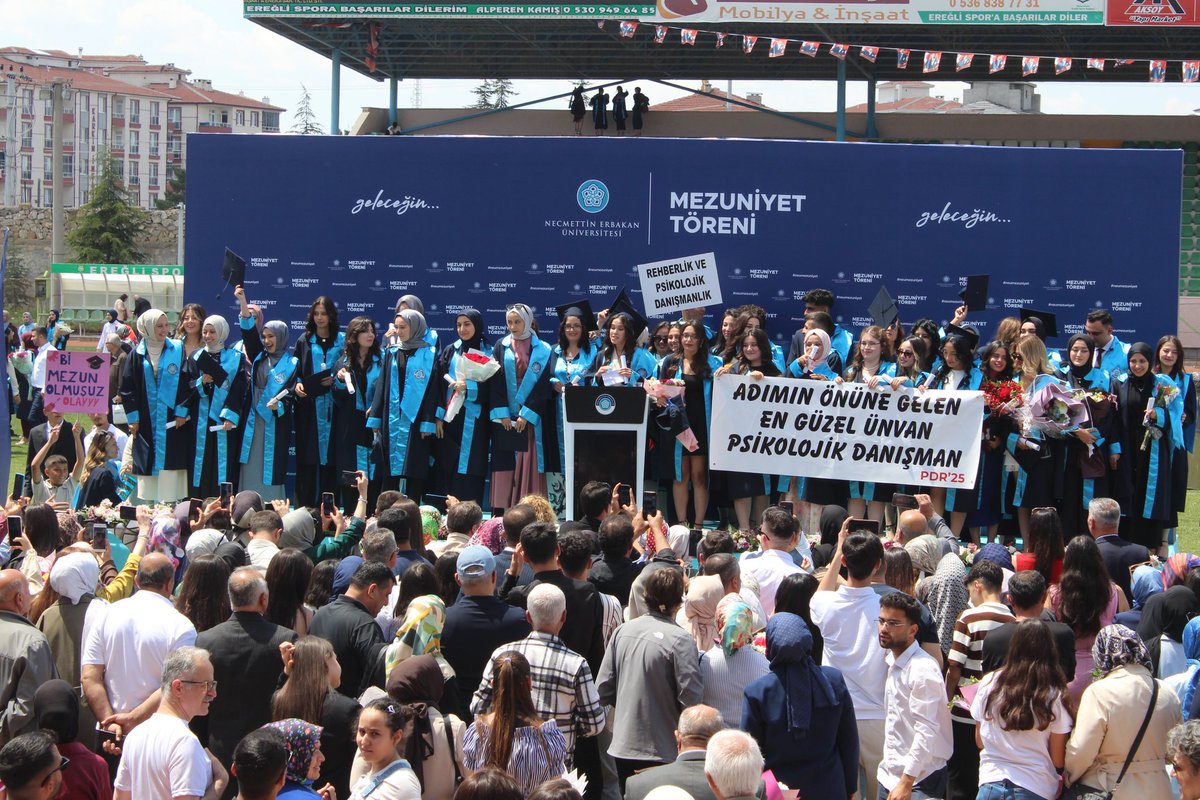 Adımın önüne gelen en güzel ünvan "Psikolojik Danışman"
#NEUEMezuniyet2025
#psikolojikdanışman
#neüeef #neü #pdr #ziyaselçuk