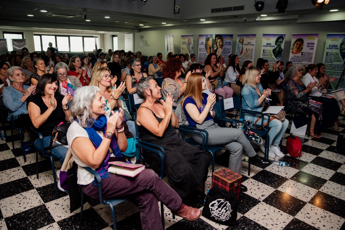 La Asociación de Mujeres Zuleima cumple 30 años. Son historia imprescindible de la lucha feminista de esta isla y de Canarias. Y Sila, su presidenta, el espejo en el que nos hemos mirado varias generaciones de mujeres. Un honor ser parte de la celebración de su cumpleaños.