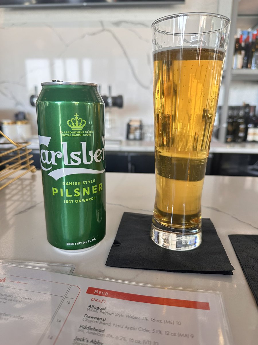 luiscarlosgn's tweet image. Dad quotes:
“Esa gente pa ese año haciendo cerveza y uno aquí fajao sacando haitiano, con razón nos llevan la milla” #cancelable