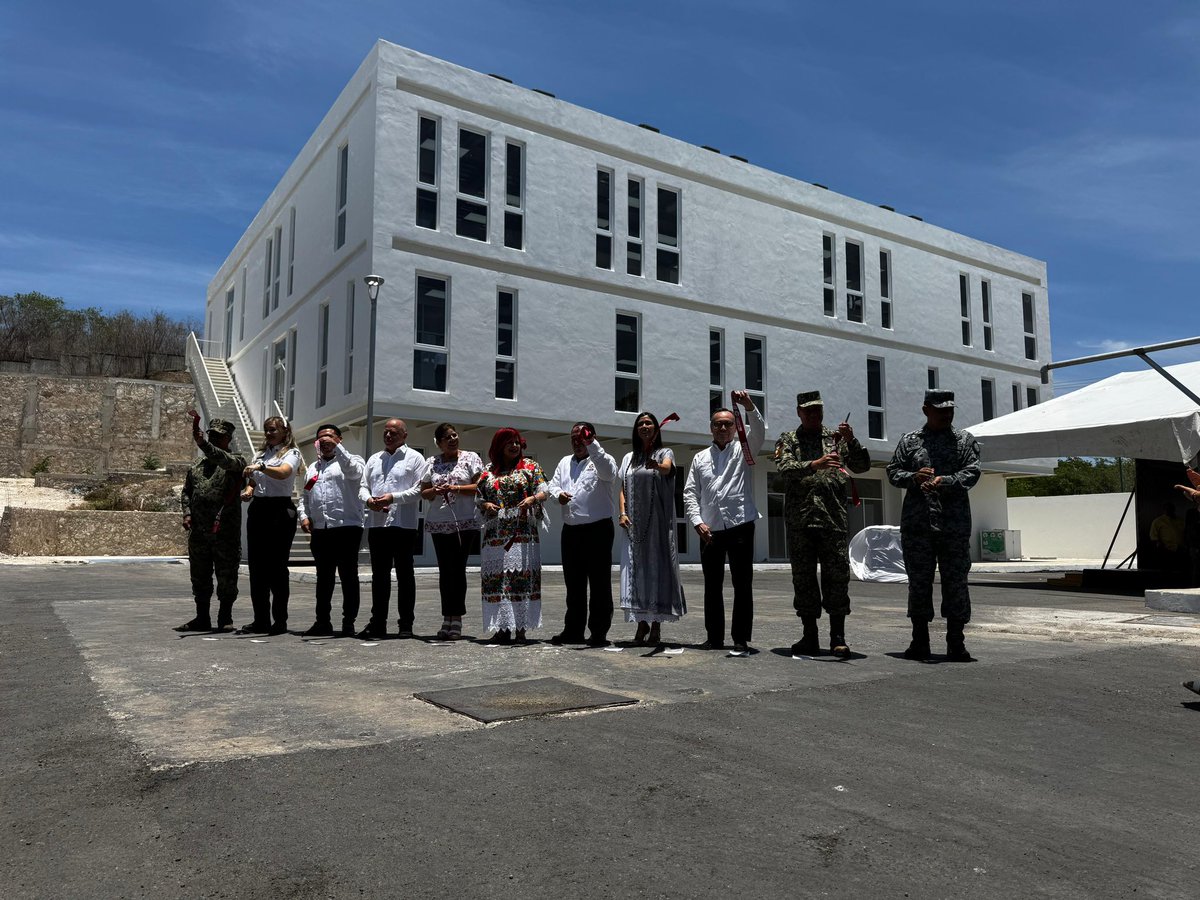 MartinaKantun's tweet image. Estuve presente en la inauguración de las nuevas instalaciones de la @SEPROCICAMP y de la rehabilitación de la estación de Bomberos.
¡#Campeche se transforma con la gobernadora @LaydaSansores!
#EsMartinaSenadora