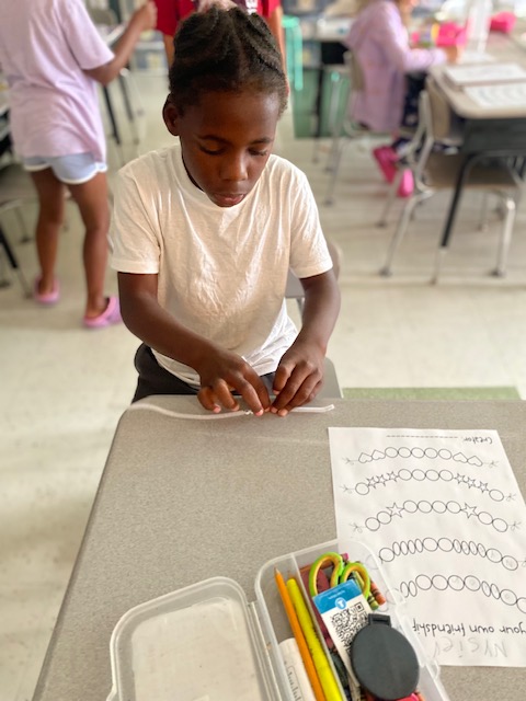 Rainy day recess turned into a creativity lab! 🌧️💡 Students used the engineering design process to plan, design, and create friendship bracelets for their classmates. Kindness + STEM = 💖 #STEM <a href="/PCS_STEM/">PCS_STEM</a>
