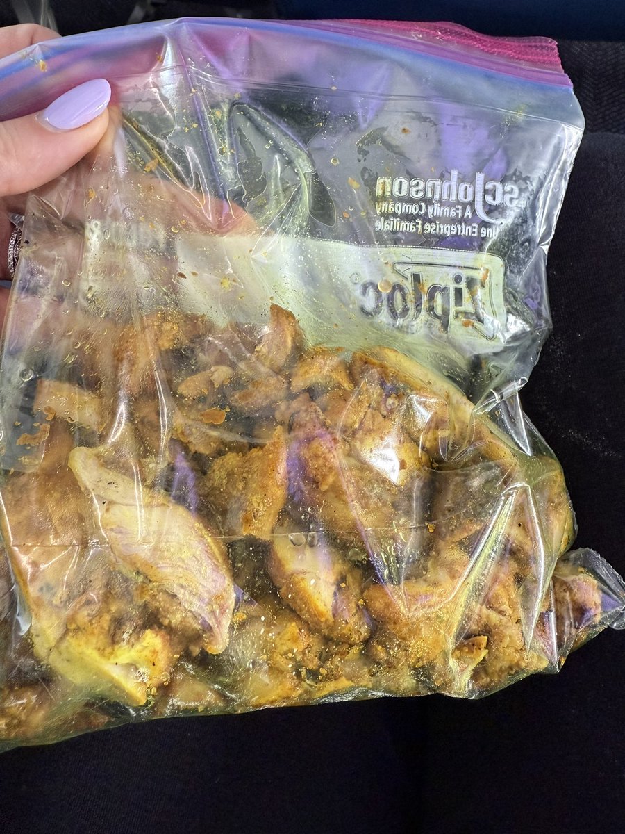 Them: consume your weight in protein or else you haggerty old women! 

Me today: *terrified* okay I’ll bring this bag of leftover chicken shawarma on the plane…bc..protein! 🥴

20 year old me: ur gross.