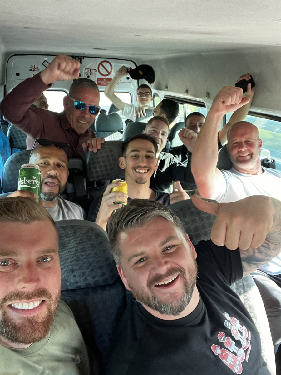 JasonFinnimore's tweet image. Final away game of the season with the boys🔥 roll on next season 🙌🏻🔴⚪️ @BristolCity @wesleybryant79 @Richiegrich