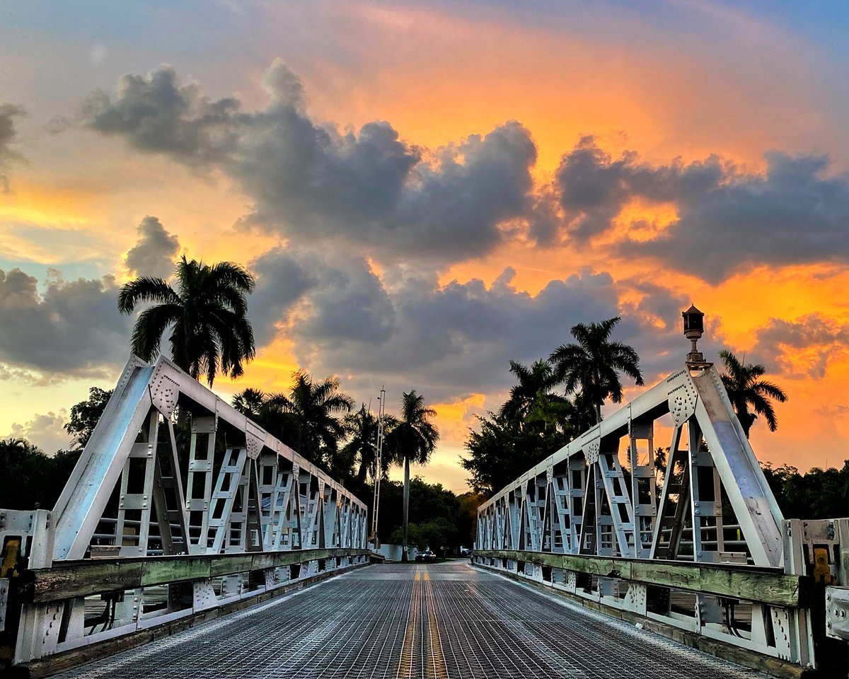 The Swing Bridge in Broward County always has spectacular sunsets! #FLCounties

📸: Jeremiah Jenner