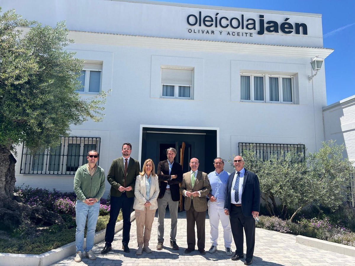 Diputación de Jaén (@dipujaen) on Twitter photo 🫒 @franlozanob participa en la visita del COI a la almazara <a href="/OleicolaJaen/">Oleícola Jaén • Aoveland</a> de #Baeza
ℹ️ La visita se enmarca en la celebración de la 64ª reunión del Comité Consultivo del Consejo Oleícola Internacional, que se celebrará mañana en #Úbeda
Más en acortar.link/pqGBl8 🫒 @franlozanob participa en la visita del COI a la almazara <a href="/OleicolaJaen/">Oleícola Jaén • Aoveland</a> de #Baeza
ℹ️ La visita se enmarca en la celebración de la 64ª reunión del Comité Consultivo del Consejo Oleícola Internacional, que se celebrará mañana en #Úbeda
Más en acortar.link/pqGBl8