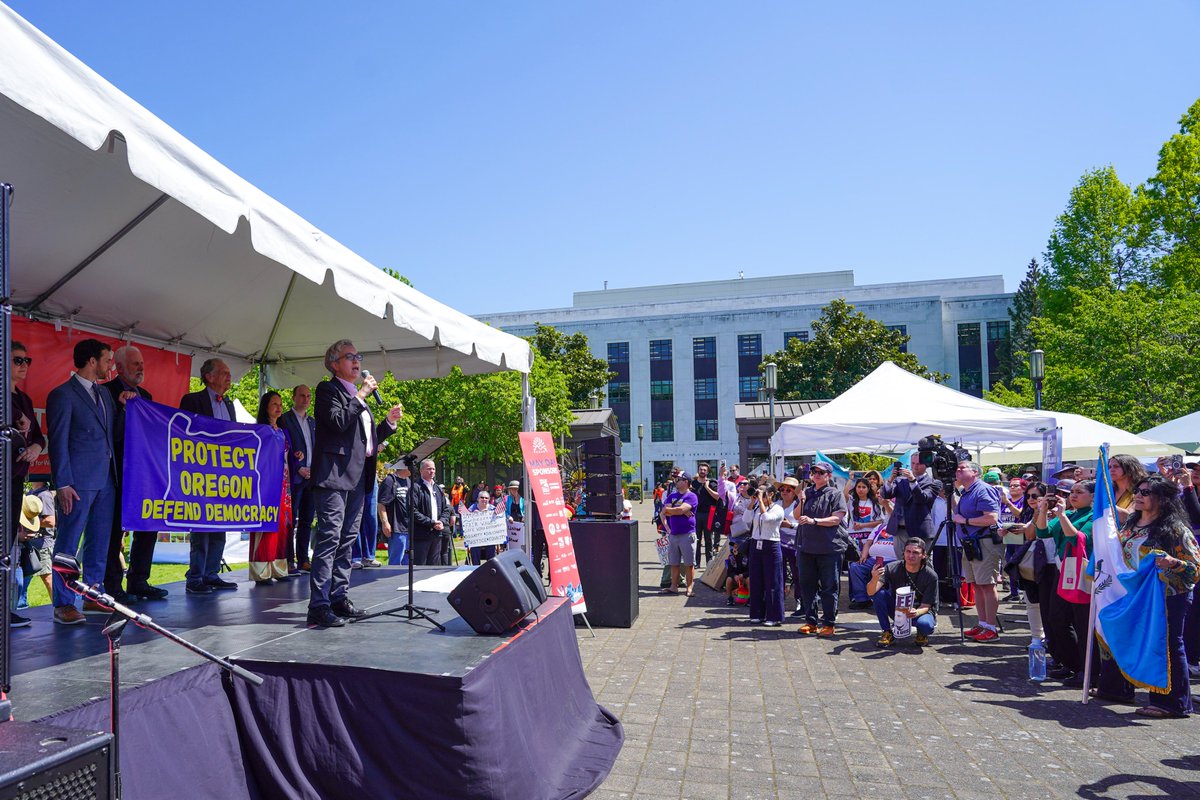 I was proud to stand in solidarity with workers and our immigrant communities at the May Day rally in Salem. Workers’ rights are human rights!