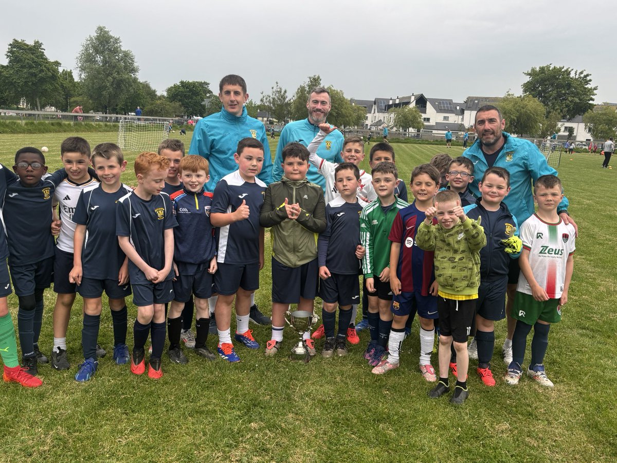 Our adults players Ryan O Shea and Wayne Murphy made a surprise visit to the academy training with the league winning cup tonight.Great surprise for the kids who were delighted to get a picture with the cup. 🏆