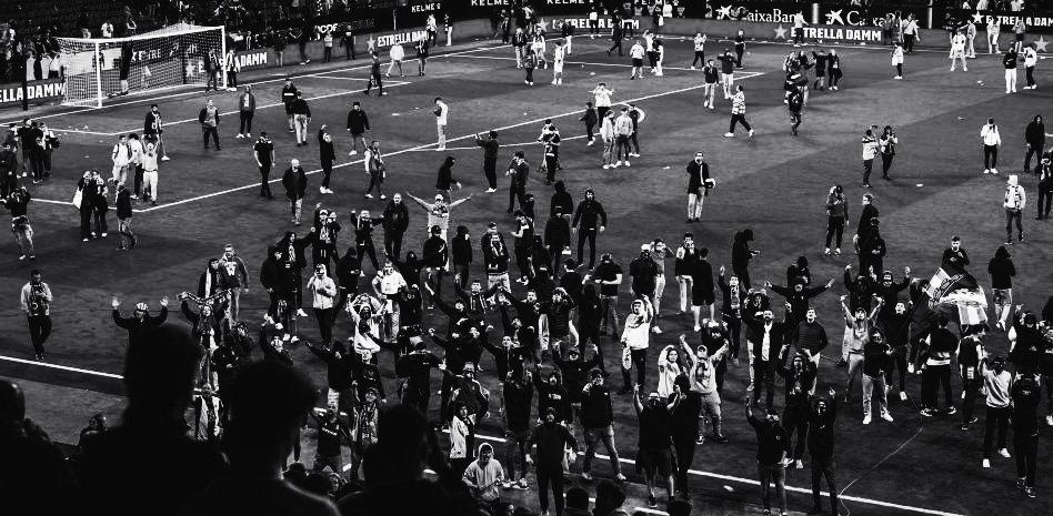 Que cansado me tienen todos los frikis de twitter #RCDE diciendo de repetir la invasión en el derbi... 
 
Ni les detuvieron, ni se quedarán sin entrar al campo una temporada, ni tendrán que pagar una morterada. 

Cerrar el pico de una puta vez.