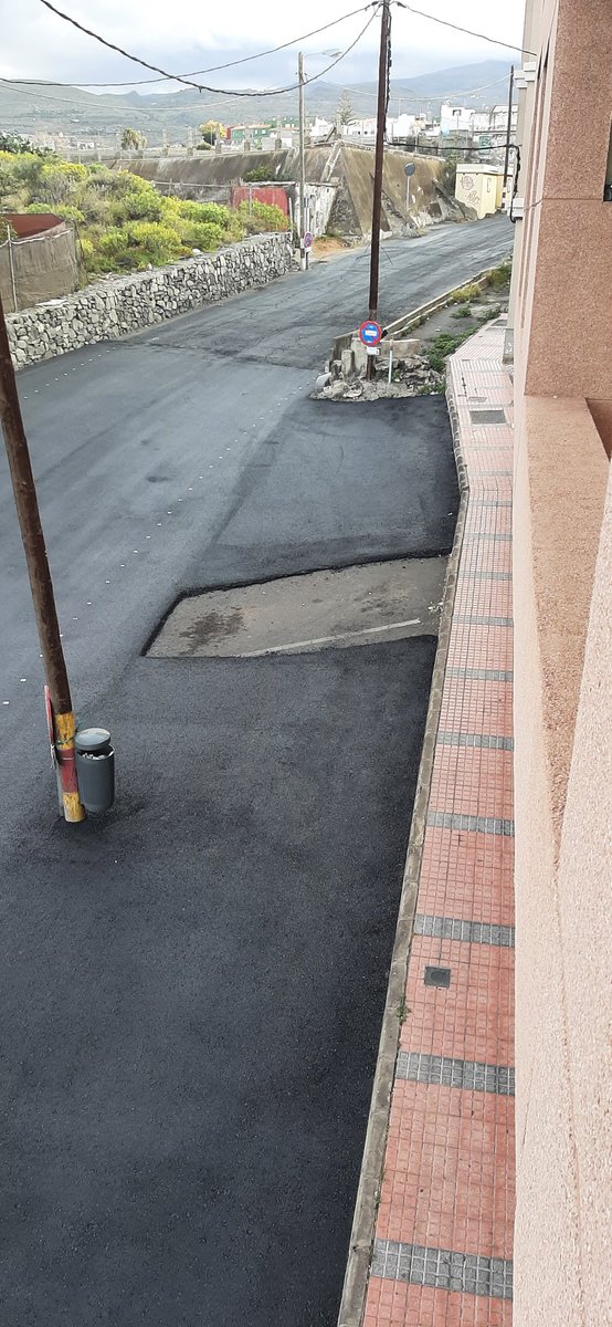 kmcanica's tweet photo. Como es posible éste suceso?@Ayun_Telde Me consta que se hizo todo lo posible para que retirar el vehículo. @TeldeActualidad @telde_ojeando https://t.co/BQVhxHh1ZE