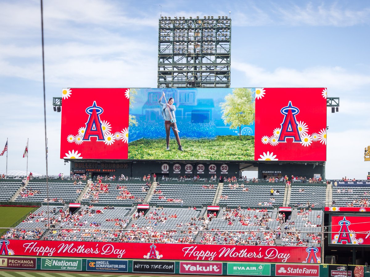 socalgas's tweet photo. Yesterday was unforgettable! SoCalGas sponsored the @Angels' Mother's Day clear belt bag giveaway. Remember, safety first! Always call 811 before you dig to avoid any surprises and keep our community safe. ⚾ #SoCalGas #LAAngels #MothersDay #Giveaway https://t.co/13pO72hWfl