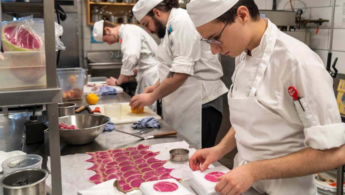 Check out new culinary employment opportunities on our Job Board: stratfordchef.com/job-board/

#culinaryschool #culinaryjobs #hospitality #culinarycareer #culinary #cook #stratfordchefsschool #stratfordon