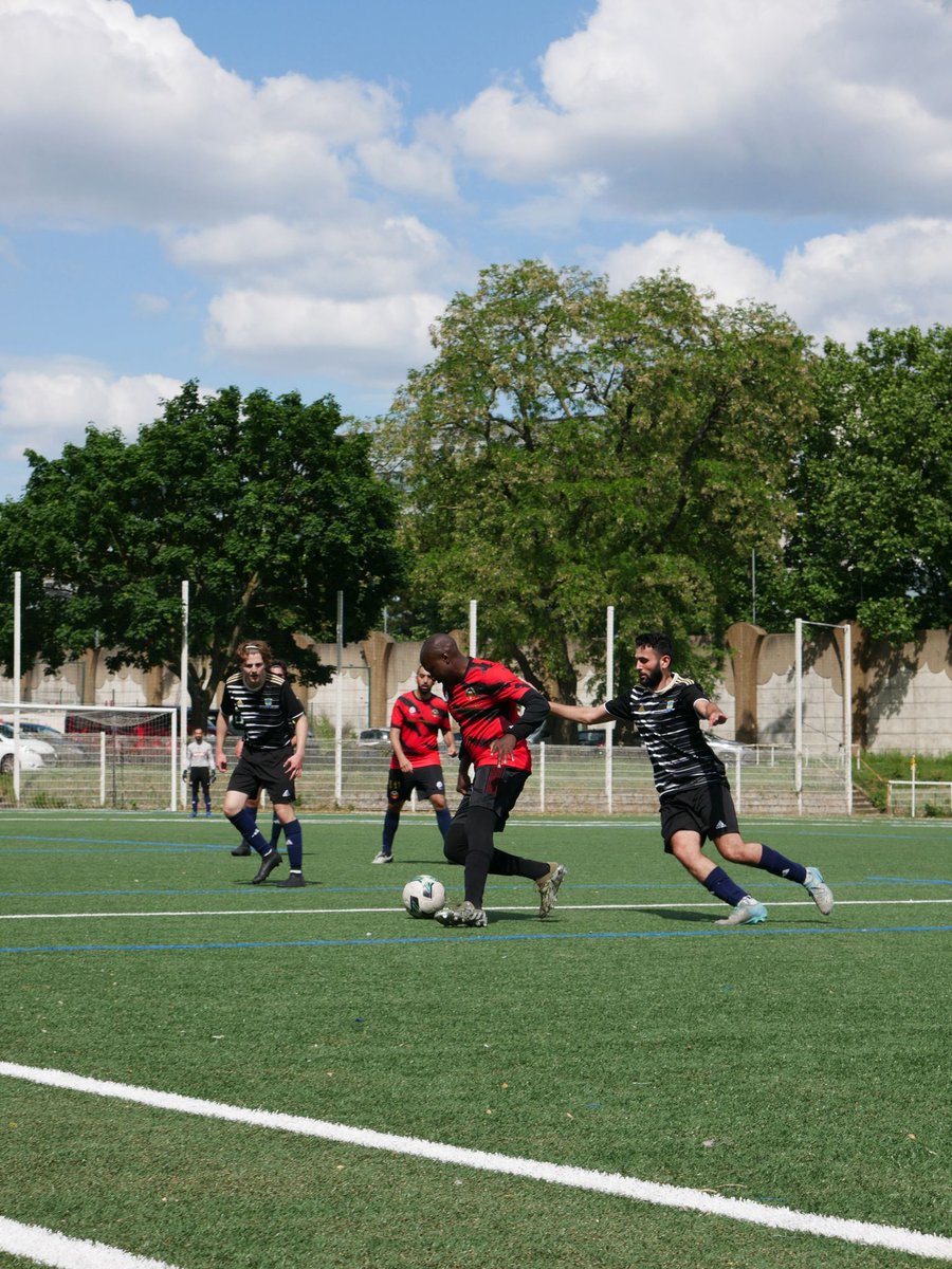 JSParis10foot's tweet photo. Hier nos séniors ont disputé un match de la mythique @coupedefrance face au FC Servon. ⚽🏆🇫🇷

Motivés comme jamais, ils ont tout donné sur le terrain, se sont battus avec engagement et ont marqué 1 but. 💪🔥

Bravo à eux pour leur abnégation ! 👏❤️
#football #coupedefrance https://t.co/rIQaX42KCF