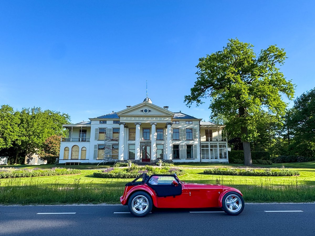 Huize Eykenstein Maartensdijk van baron van Boetzelaer. Dertig jaar geleden bouwden we een van onze eerste rundveestal op zijn landgoed.
Nooit vergeet ik de innemende eenvoud van de oude baron.
eyckenstein.nl/geschiedenis/