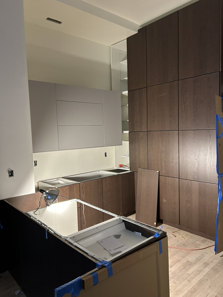 AssemblyOv72325's tweet image. Sleek IKEA kitchen coming together—matte uppers + dark wood base. Clean, sharp, modern.
#IKEAKitchen #AssemblyService #NYCInstallers