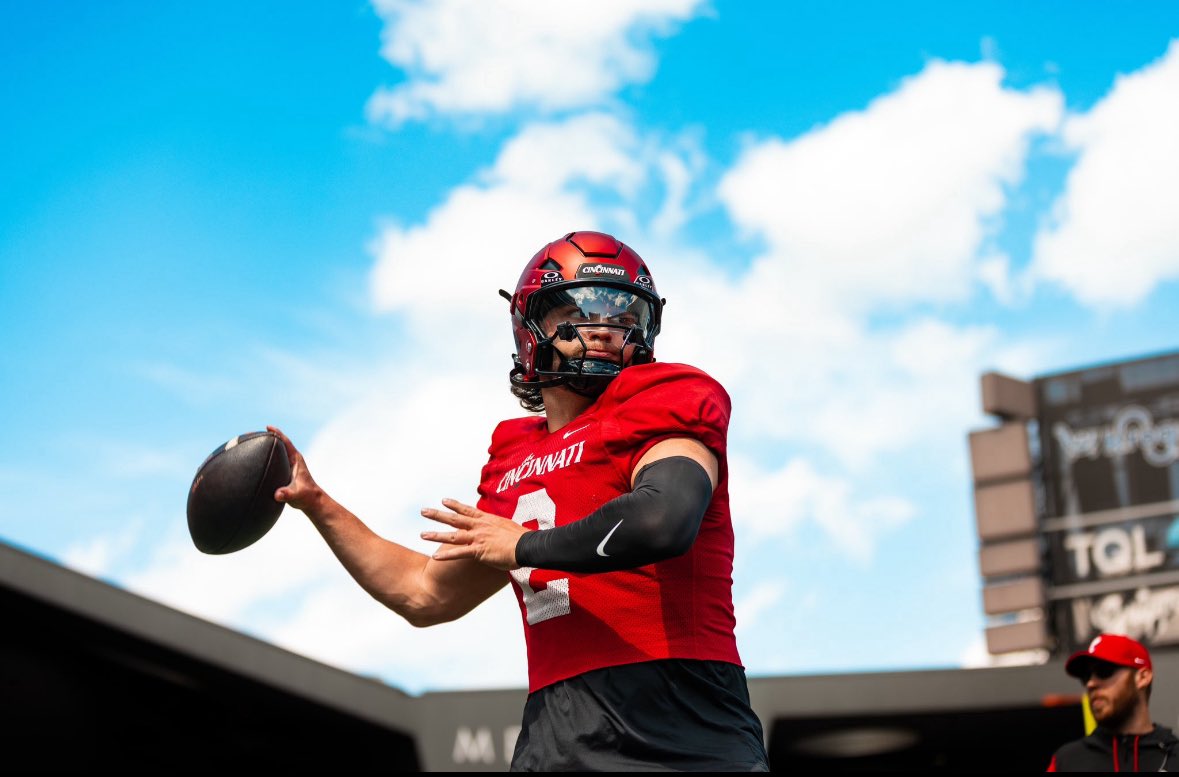Trey Wright (@itstreyw3) on Twitter photo BLESSED and humbled to receive a
BIG 12 ๐
พ๏ธffer from the University of Cincinnatiโ๏ธ<a href="/GoBearcatsFB/">Cincinnati Football</a> #qb1
<a href="/CoachPeteThomas/">Pete Thomas</a>
<a href="/CoachJRayburn/">Jeff Rayburn</a>
<a href="/Brett_Gilchrist/">Brett Gilchrist</a>
<a href="/drkharp/">Kelly Withee Harper</a>
<a href="/LSHS_FBRecruits/">Lone Star HS Football Recruiting</a>
<a href="/FlightSkillz/">Coach Flight</a> BLESSED and humbled to receive a
BIG 12 ๐
พ๏ธffer from the University of Cincinnatiโ๏ธ<a href="/GoBearcatsFB/">Cincinnati Football</a> #qb1
<a href="/CoachPeteThomas/">Pete Thomas</a>
<a href="/CoachJRayburn/">Jeff Rayburn</a>
<a href="/Brett_Gilchrist/">Brett Gilchrist</a>
<a href="/drkharp/">Kelly Withee Harper</a>
<a href="/LSHS_FBRecruits/">Lone Star HS Football Recruiting</a>
<a href="/FlightSkillz/">Coach Flight</a>
