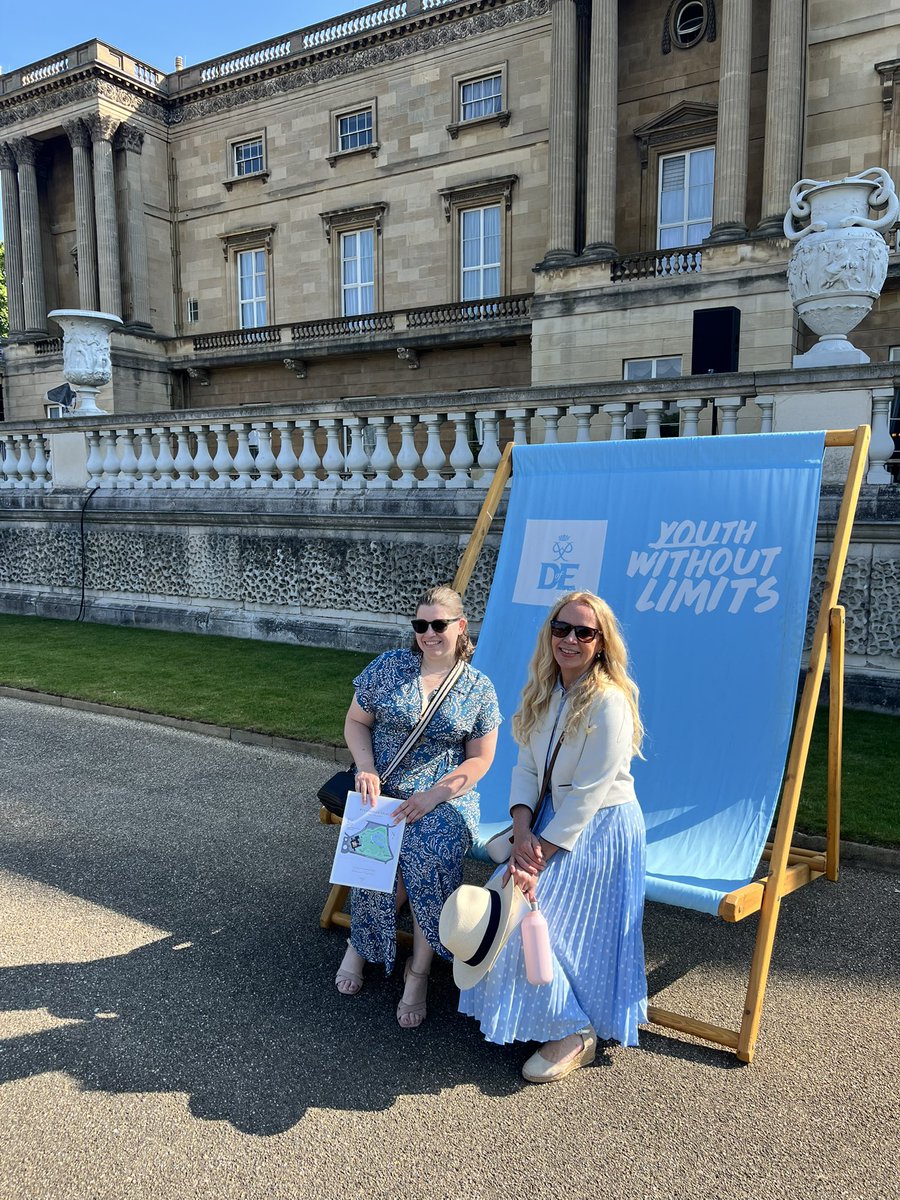 ChislehurstSch's tweet image. Miss Mackintosh and Mrs French were at Buckingham Palace this morning with HRH the Duke of Edinburgh in attendance, to celebrate all things DofE in our schools. Congratulations to Miss Mackintosh who leads so brilliantly on this important area of our school life.
