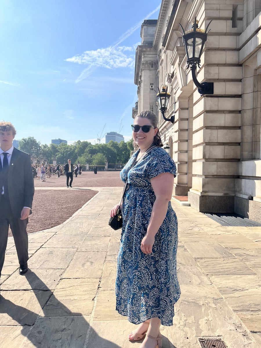 ChislehurstSch's tweet image. Miss Mackintosh and Mrs French were at Buckingham Palace this morning with HRH the Duke of Edinburgh in attendance, to celebrate all things DofE in our schools. Congratulations to Miss Mackintosh who leads so brilliantly on this important area of our school life.