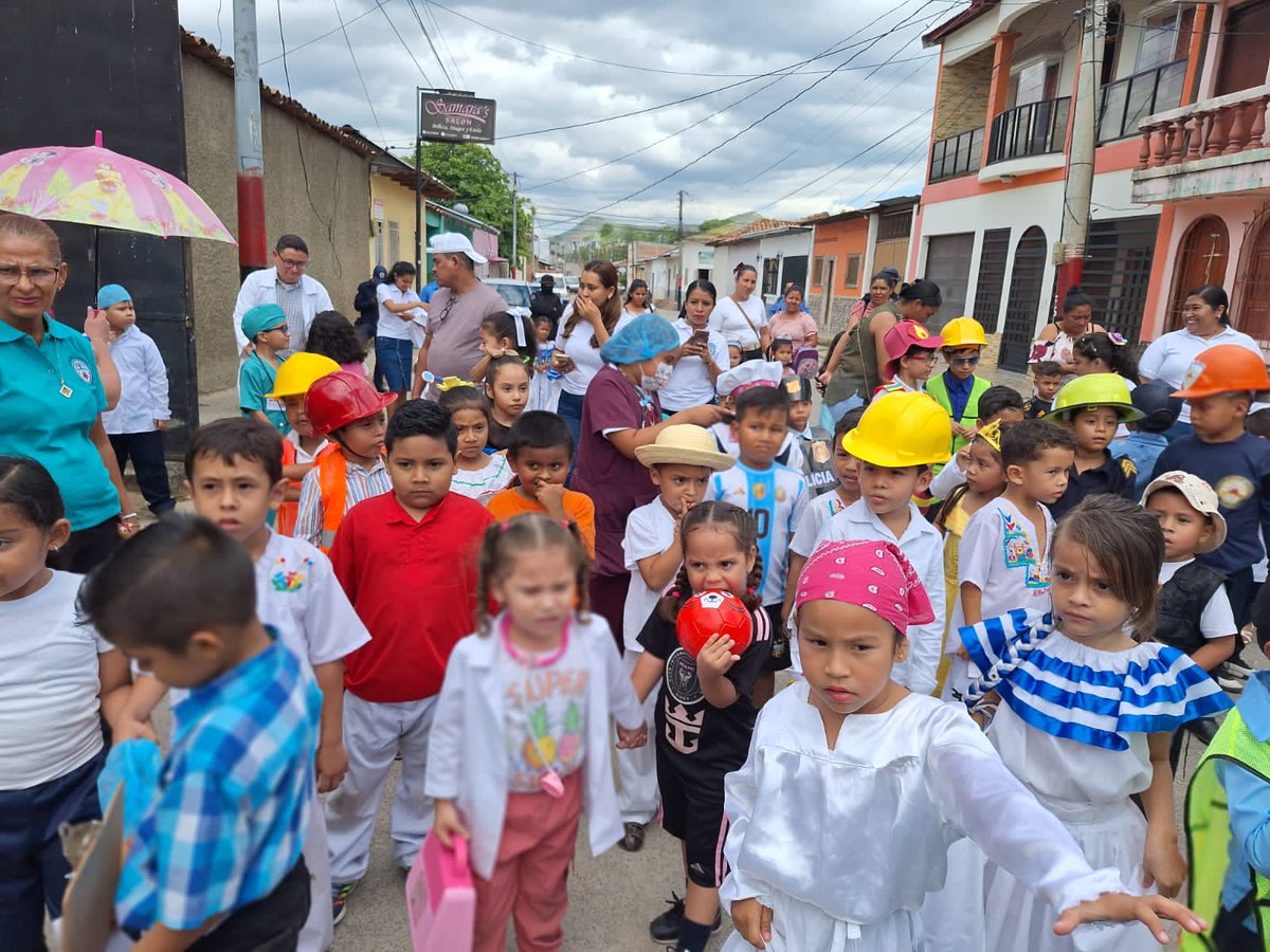 ✅Ocotal, Nueva Segovia, 👦

El ministerio de la familia en Nueva Segovia realiza  Carnaval 🥳❤️ "Mi Familia, en prosperidad y Felicidad" en celebración a la Semana de la Famila.  con niños de los CDI de Ocotal Y Dipilto👨‍👩‍👧‍👦❤️

#AmorALaFamilia 
#AmorALaNiñez