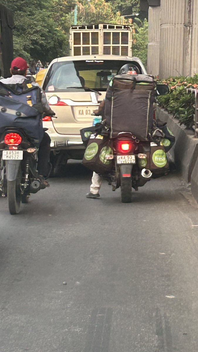 sachusethi's tweet photo. @amazonIN @ZeptoNow @letsblinkit @zomato @Swiggy @Flipkart @blrcitytraffic Do we need deliveries in 10 mins? I feel it’s ridiculous as it risks life of delivery boys and many others on road. I respect this guy as he does every bit to support family. We must also think of the cons https://t.co/aHlDbeLN5Y
