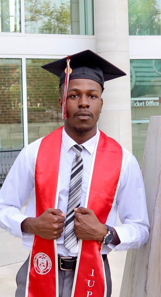 imosesolaniyi's tweet photo. Graduation Photos. 🎓 #ClassOf2025 https://t.co/q7noEcBG07