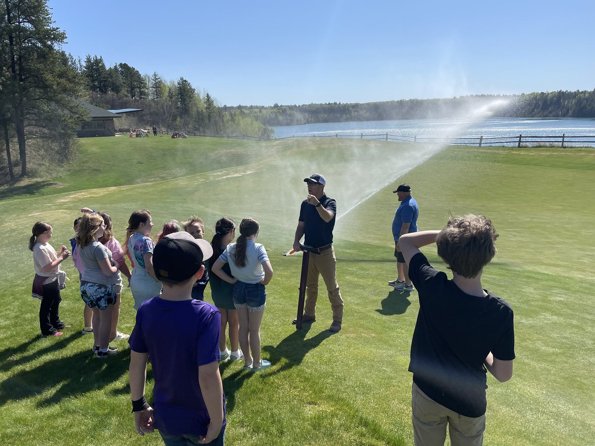 MnGCSA's tweet image. Thank you @JeffSimondet for hosting a new @thefirstgreen event! We had over 60 3rd graders at The Quarry learning about turf management! Thank you to all of our volunteers for another successful event!