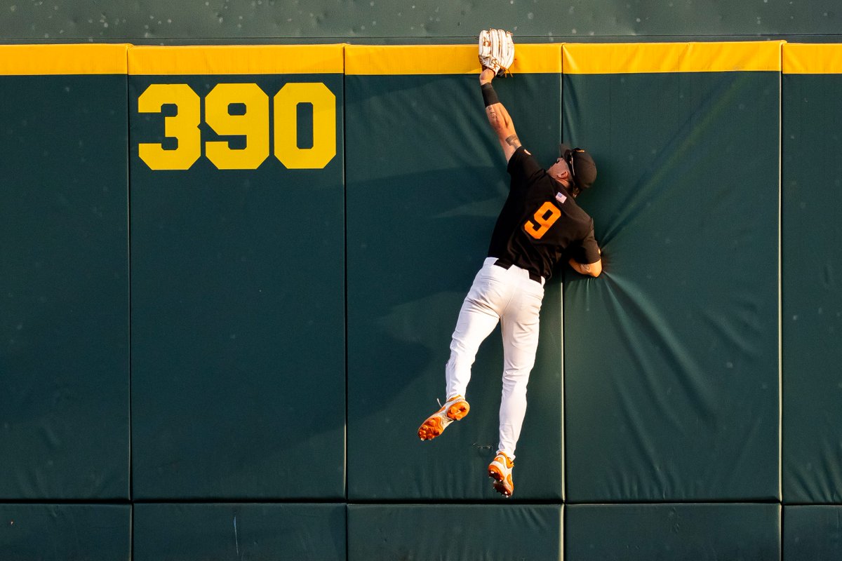 Tomorrow night is Senior Day for Tennessee outfielder Hunter Ensley.

He's been on roster for...

- 2 SEC regular season titles
- 2 SEC Tournament titles
- 3 CWS appearances
- 1 national championship

and has another postseason to play.

➡️ tennessee.rivals.com/news/tennessee…