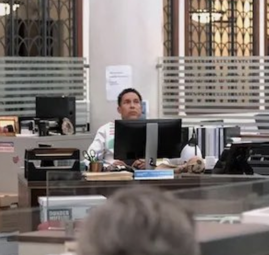 CoryCole's tweet photo. First look at the new ‘The Office’ series titled ‘The Paper’ ...The series follows the Dunder Mifflin documentary crew as they focus on a dying historic Midwestern newspaper &amp; its volunteer reporters.... AND I SEE OSCAR https://t.co/yGTqNIM9tm