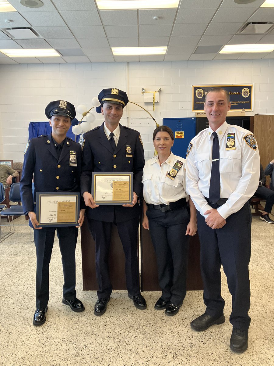 NYPD Staten Island (@nypdstatenislnd) on Twitter photo Great job by Officer Williams and Detective Negruti from the <a href="/NYPD121Pct/">NYPD 121st Precinct</a> and to Lt Maximos and Officer Nanayakkara from the <a href="/NYPD123Pct/">NYPD 123rd Precinct</a> for receiving the Cop of the Month awards for March and April. Great job by Officer Williams and Detective Negruti from the <a href="/NYPD121Pct/">NYPD 121st Precinct</a> and to Lt Maximos and Officer Nanayakkara from the <a href="/NYPD123Pct/">NYPD 123rd Precinct</a> for receiving the Cop of the Month awards for March and April.