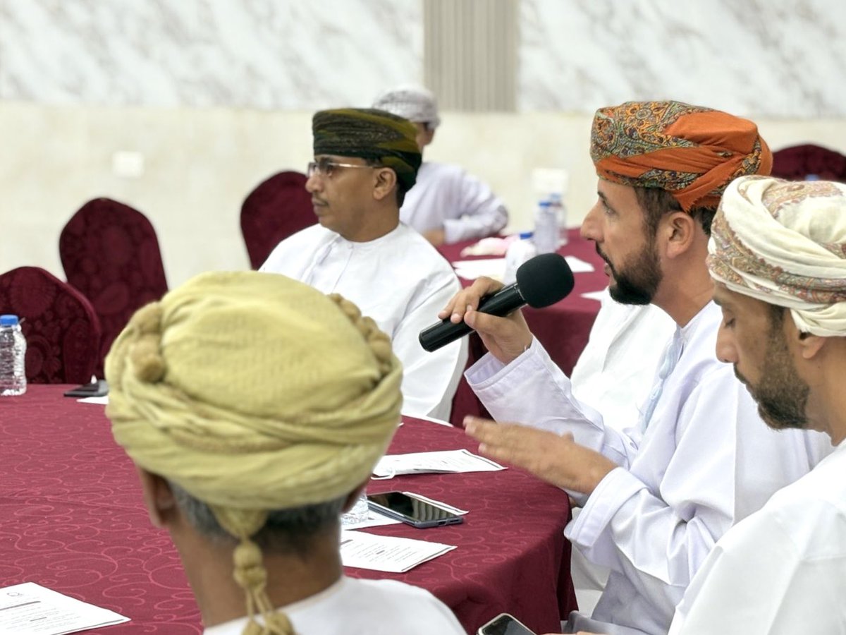 ضمن مشاركة المديرية في ملتقى" كلنا معك" لحماية الطفل من الاساءة الذي نظمته جمعية المرأة العمانية بطاقة، حيث تضمنت جلسة حوارية تناولت قانون الطفل، وآليات الحماية من الإساءة، وطرق التبليغ، مع التعريف بلجان حماية الطفل والخط الساخن لحماية الطفل