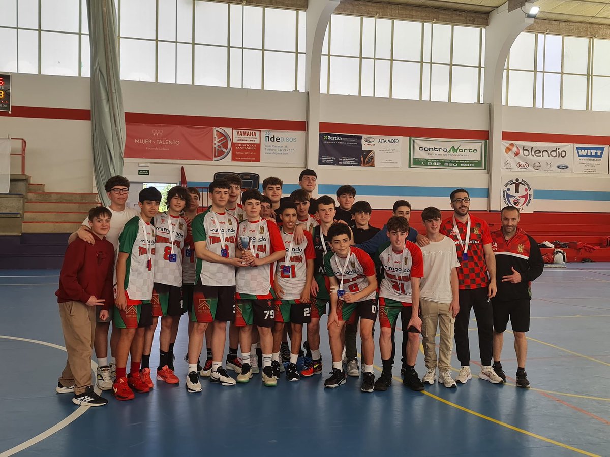 🏆| Nuestro cadete EDM Mimoondo La Paz Rojo se proclamó ayer campeón de segunda división cadete.

¡¡Enhorabuena, chicos!!💪🤩🏀

#BaloncestoTorrelavega
#SomosLaPaz
