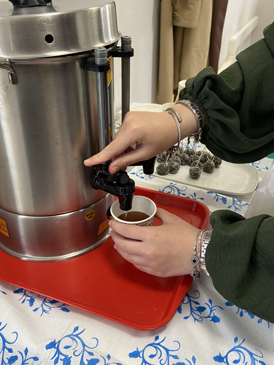 Fıkhu’s Siyre yolculuğuna kıymetli Fatma Çetin hocamızın rehberliğinde ilk adımımızı attık.

Resûlullah’ın (s.a.v) hayatına fıkıh penceresinden bakmanın derin manalarını keşfettiğimiz, gönüllerimize hikmet dolu izler bırakan bir ders gerçekleştirdik. 🌸✨