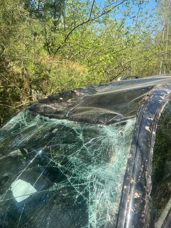 Andrey55708729's tweet image. Brothers and Sisters, I wish you good health 🫡
Unfortunately, our SUV was hit by an Orc drone's FPV ....
$1,500 is needed to repair the SUV ...
Thank God everyone is alive, but there are two soldiers wounded ...
So $1,500 is needed for repairs.
PayPal:…