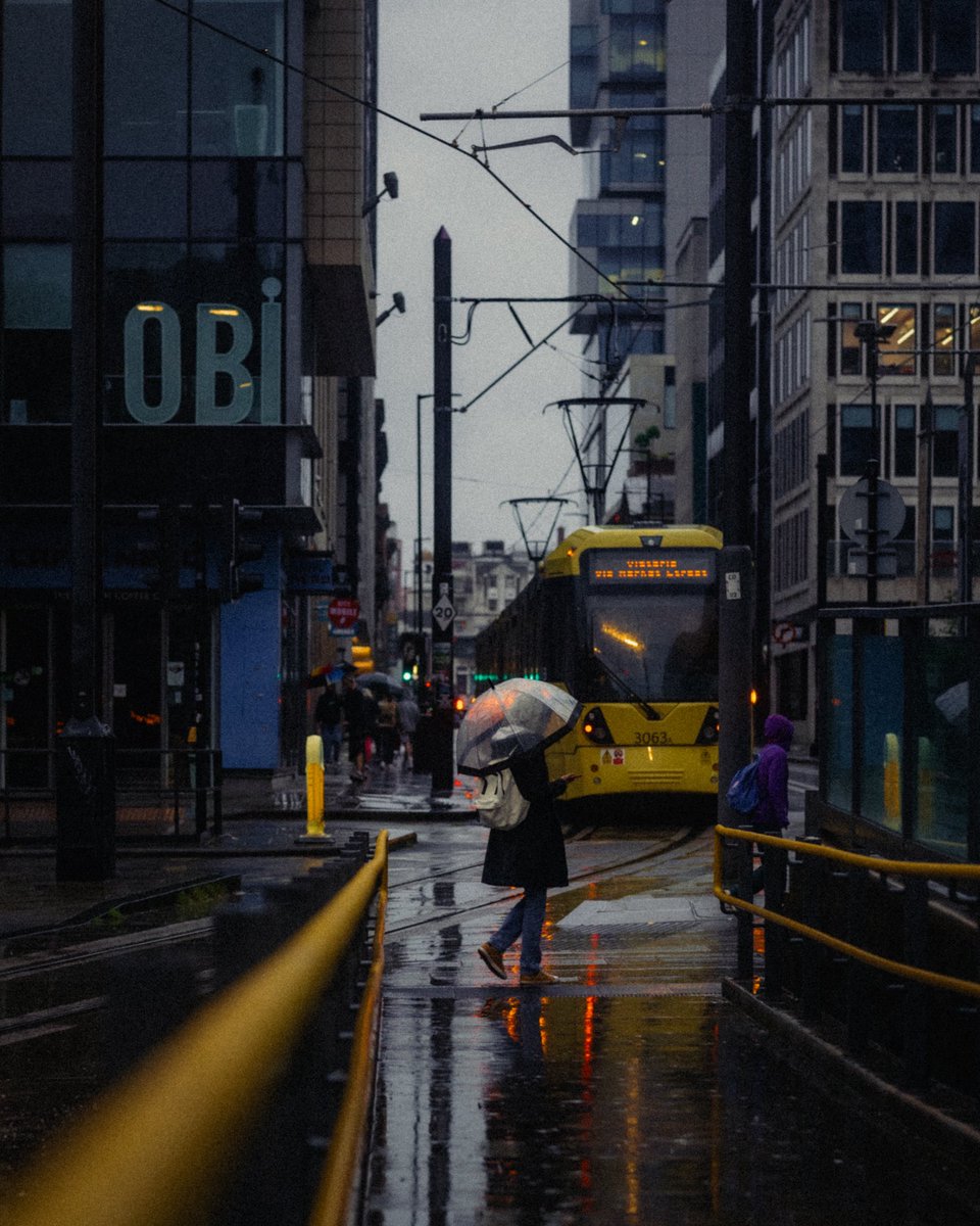 ivar_snaps's tweet image. Rainy Manchester #streetphotography